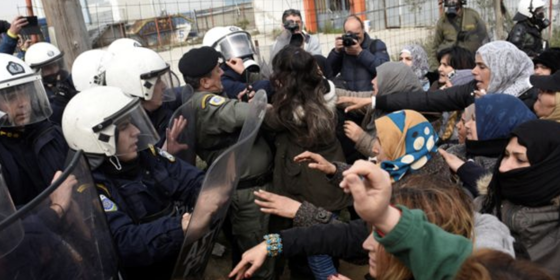 https://www.witsnews.com/hundreds-of-migrants-battle-with-greek-riot-police-after-fake-news-about-open-border/